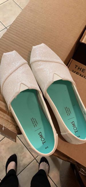 Curious what everyone's wedding shoes look like? 10