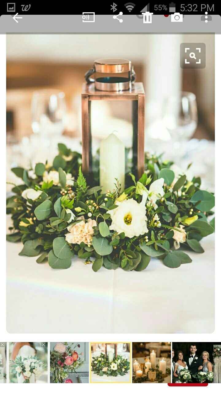 Who used lanterns for their centerpeices?