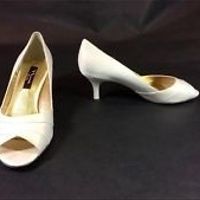 Waiting on my dress, so let me see yours and your accessories!