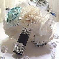 Floral Bouquet Vs. Brooch Bouquet