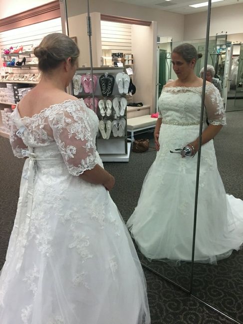 Plus size bride no idea what will look good - 1