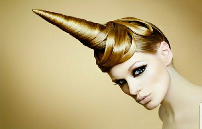 Bride requesting specific hairstyle thats absolutely hideous and not paying for it