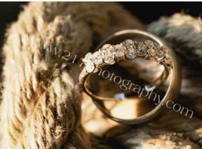 I wanna see wedding bands!!!