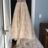 What bridesmaids colors in a neutral color would not clash with my champagne colored dress? - 3
