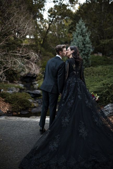 Does this dress fit a Dracula theme? 21