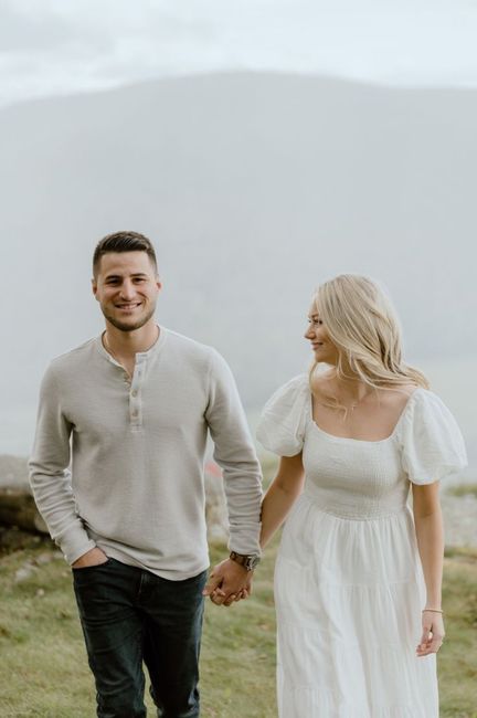 Fall Engagement photo outfit ideas 3