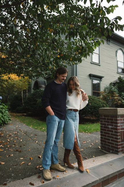 Fall Engagement photo outfit ideas 4