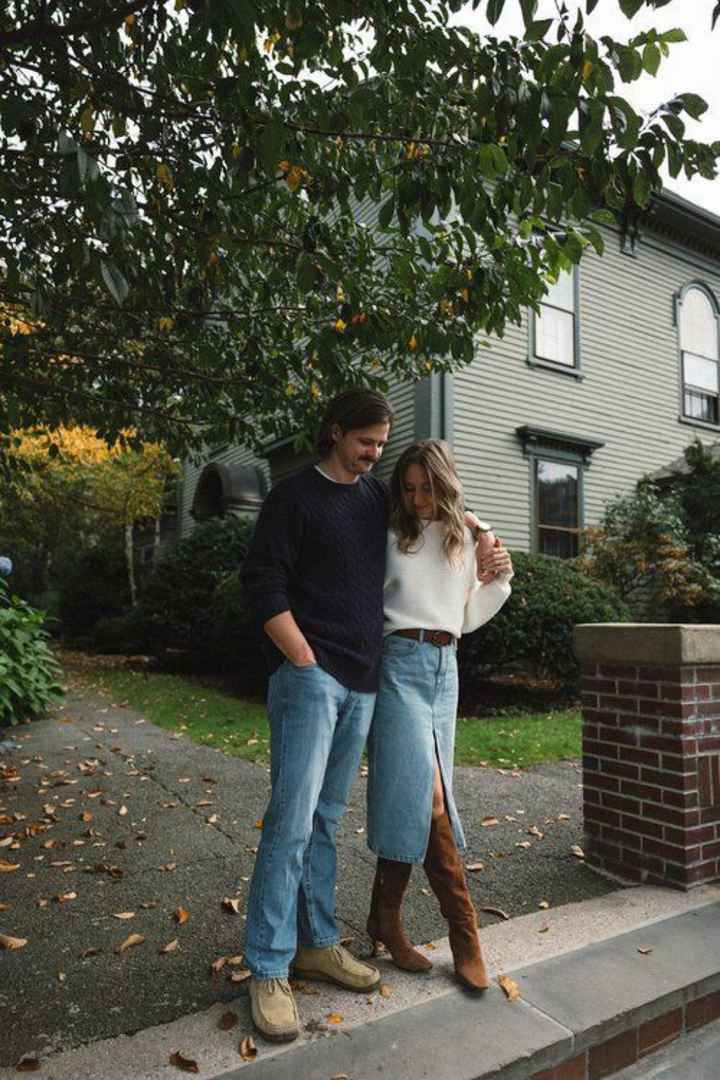 Fall Engagement photo outfit ideas - 4