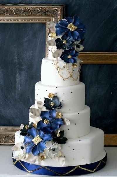Gold/Navy wedding cake?!