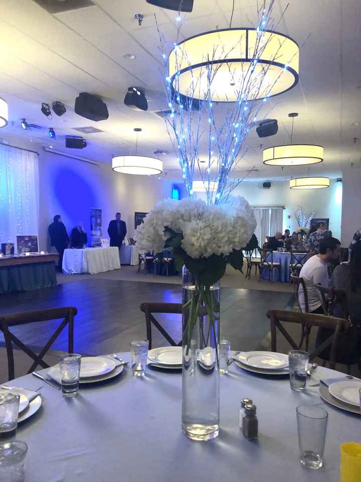 Weird to have mismatched alternating flower centerpieces? - 2