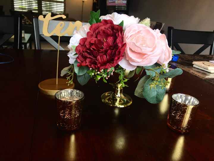 Is there a rule of thumb on height for low and high centerpieces? - 1