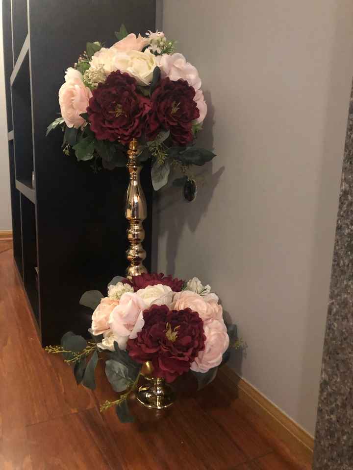 Does it look funny if the centerpieces are different colors? - 2