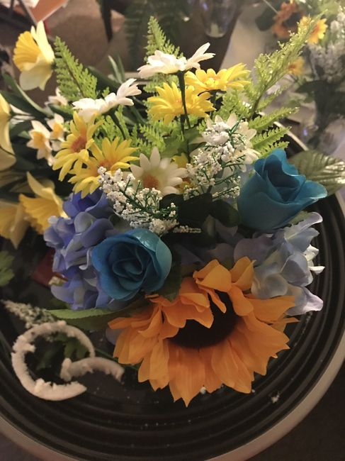 Show me your flowerless/artificial/silk/paper flower bouquets and centerpieces