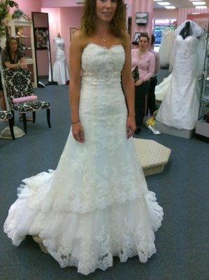 BRIDES...I want to see your DRESSES!!!~~~~