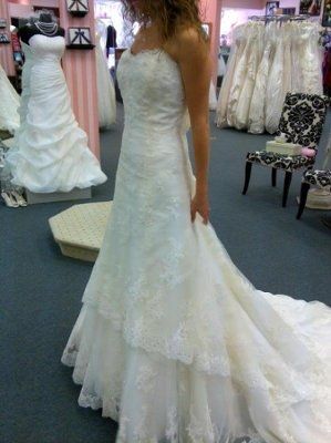 BRIDES...I want to see your DRESSES!!!~~~~