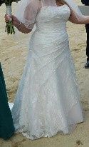 i just realized that i bought the same dress as Fh's sister in law had for her wedding 6 years ago! 3