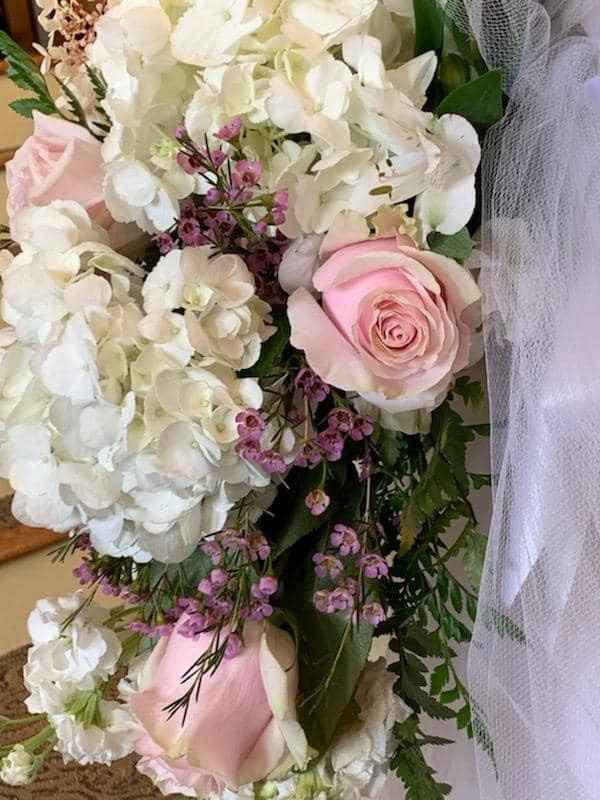 Side view of Pew flowers