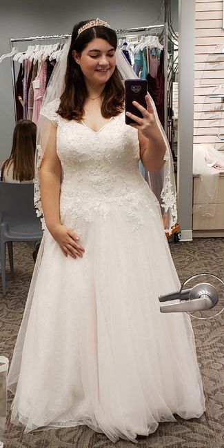 Show me your venue and dress! 7