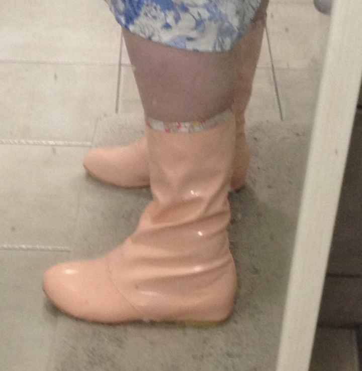 I can't get over these awful boots!!!! (Updated with more pics!)
