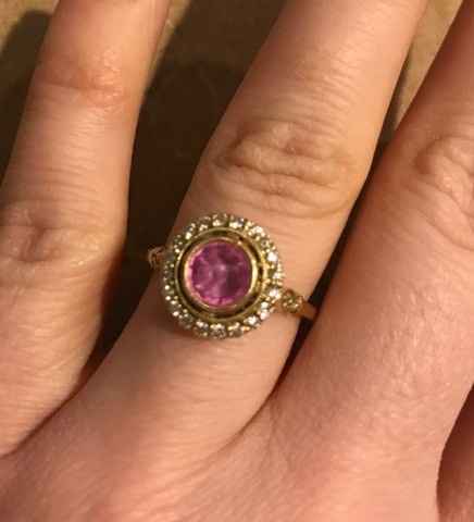 Natural pink sapphire ring - 18k gold