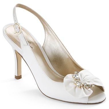 shoes with heels 3" or 2"