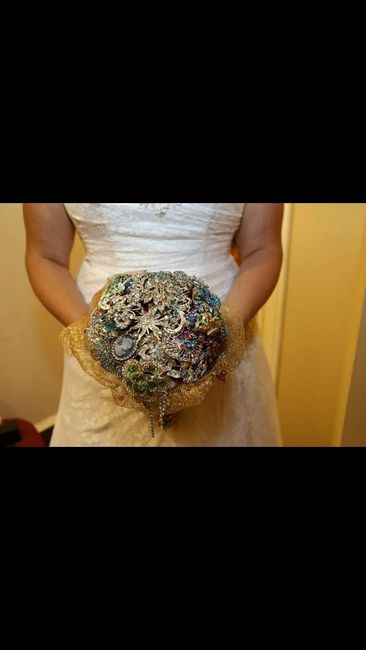 Brooch bouquet