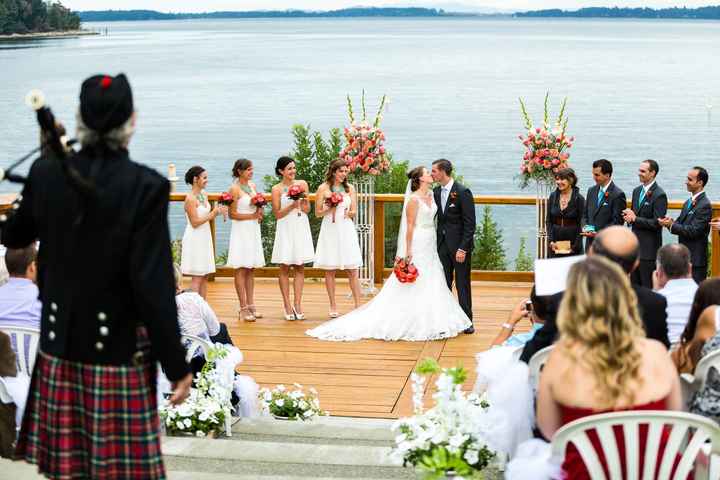 Bagpiper instead of music for walking the aisle