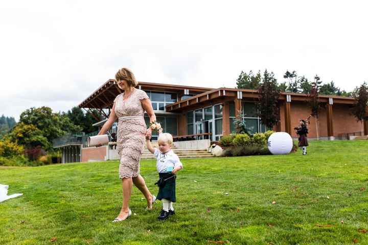 Bagpiper instead of music for walking the aisle