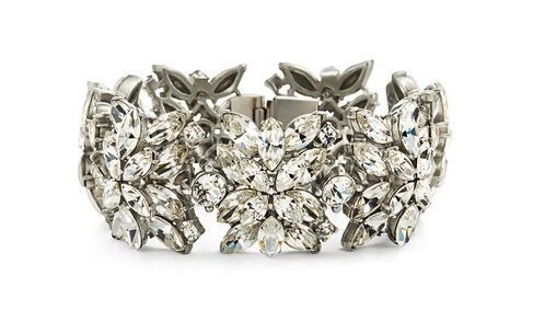 How did you choose your jewelry? Show me your earrings!