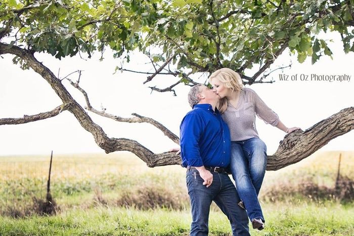 Show me your favorite engagement/wedding  photos!!