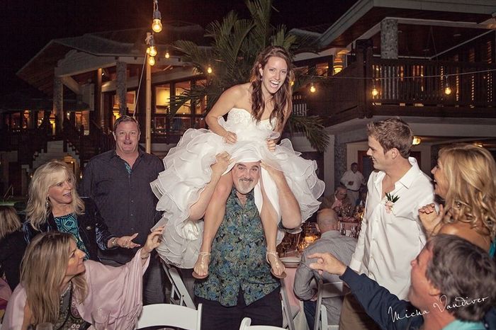 IM BACK AND MARRIED!! MY WEDDING WAS BEYOND PERFECT!! pic heavy.