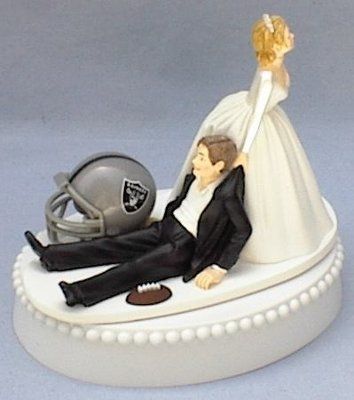 Whos having a Grooms cake?