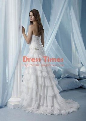 I love these two dresses..
