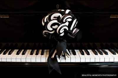 I NEED unique IDEAS FOR A RED, BLACK AND WHITE WEDDING?