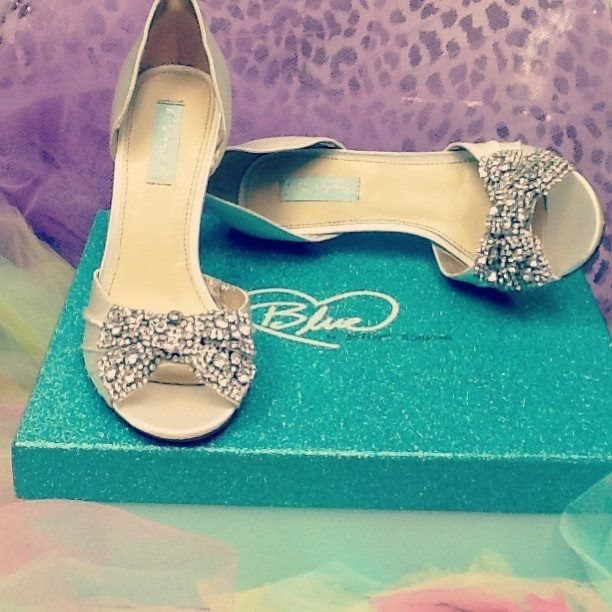 Ladies in lace...show me your shoes