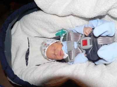 BR: To WW mommies ~ what goes into the baby (and mommy) bag when it's time to go the hospital?