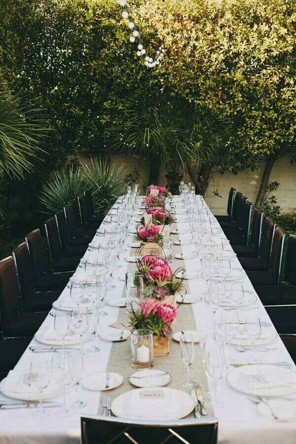 Banquet vs Round Table Decor