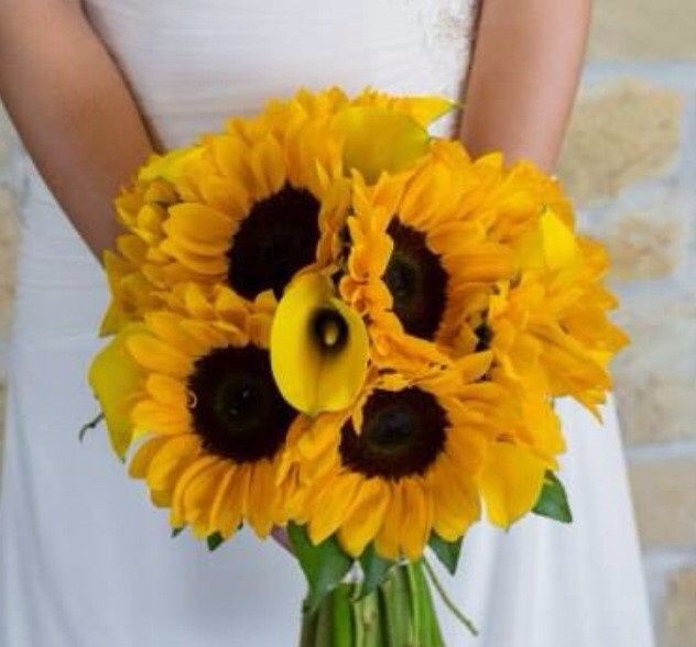 Is your bouquet neutral/ivory or bolder colors? Show me!