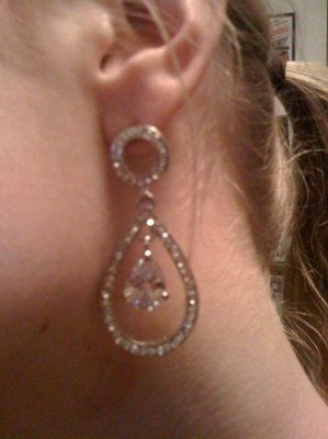 Show me your wedding jewelry accessories please..