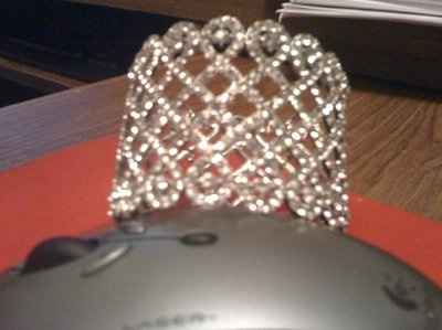 Show me your wedding jewelry accessories please..
