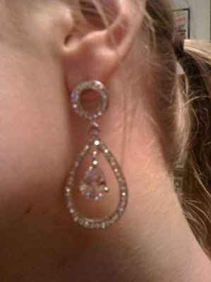 Show me your wedding jewelry accessories please..