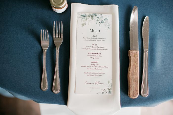 Help! Fall/rustic wedding September 5th in a country club? 9