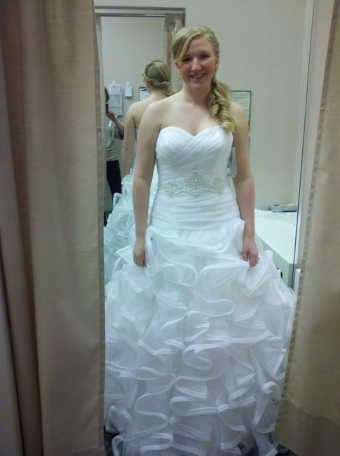 Show us your wedding dress!!!!!!