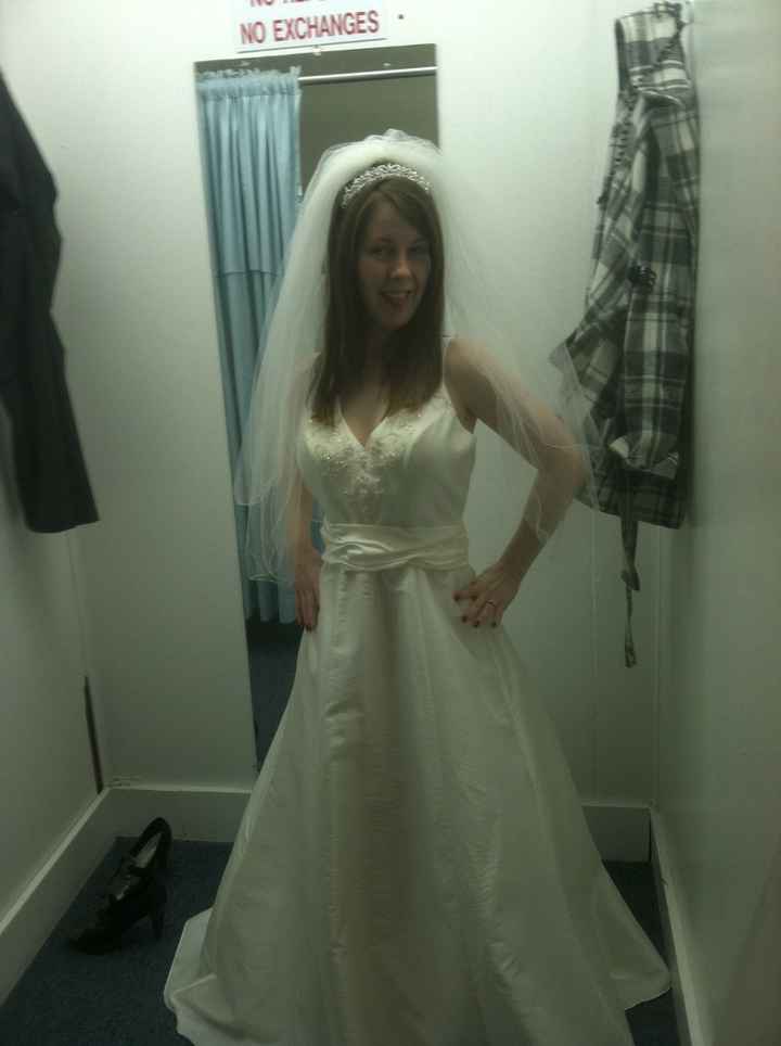 Show us your wedding dress!!!!!!