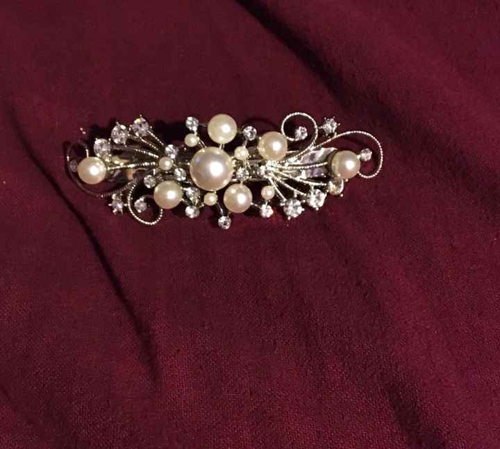 i found a hair clip to attach my veil! - 1