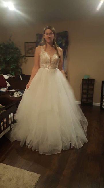 How far off of the ground should your dress be?? 👰 1