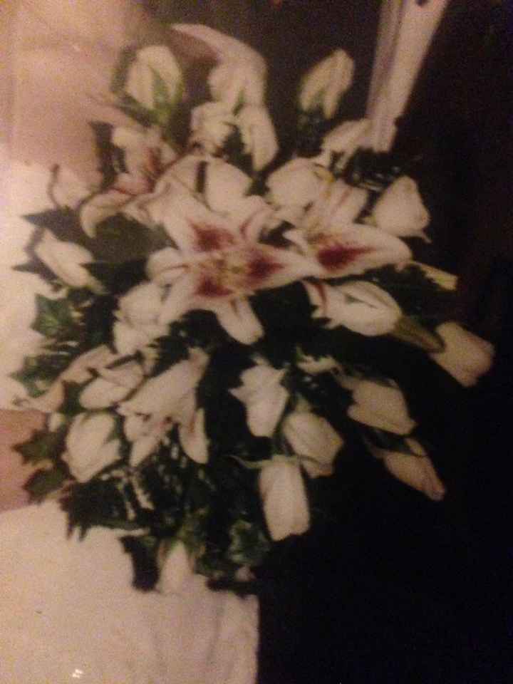 , let's see your wedding bouquet  ladies!!