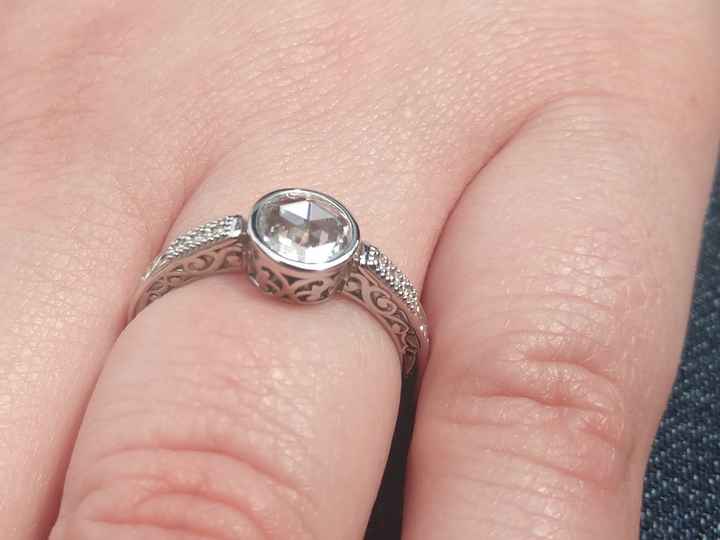 Mine has a rose cut diamond 
