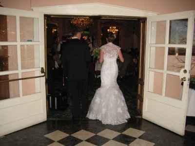 Help please, Pics included..Yes to the Dress & not style I thought I wanted. Any ladies have this ex