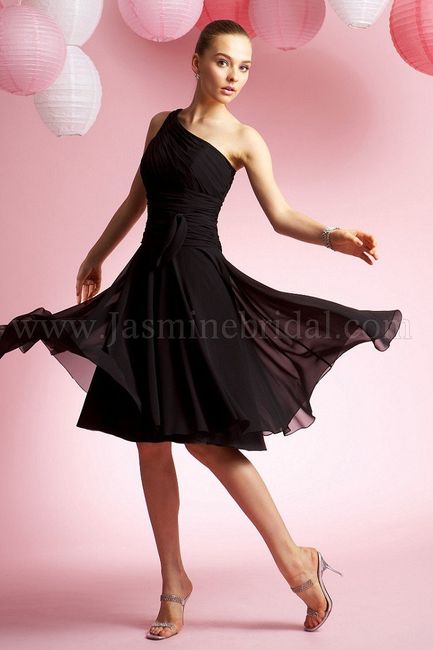 Show off your bridesmaid dresses!!